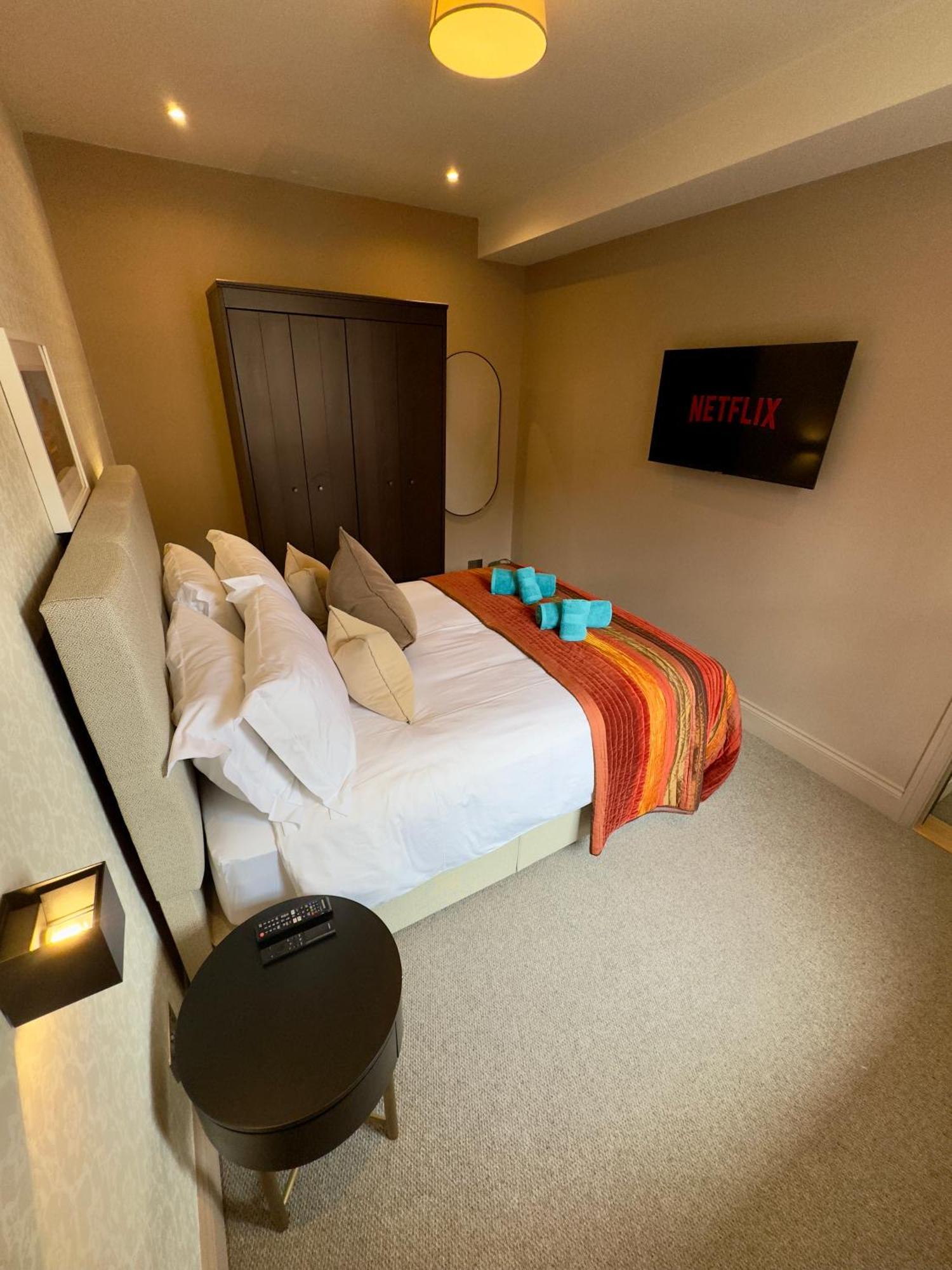Romeo'S Arch High End Luxury In Centre Of Stratford With Parking Apartment Exterior photo