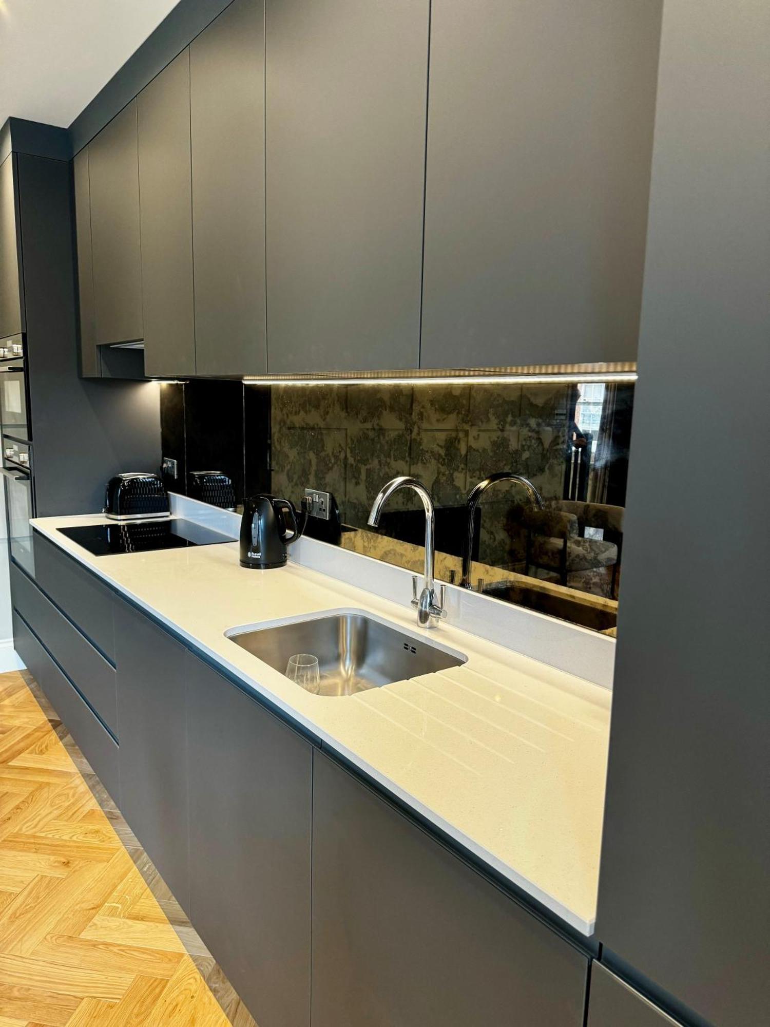 Romeo'S Arch High End Luxury In Centre Of Stratford With Parking Apartment Exterior photo